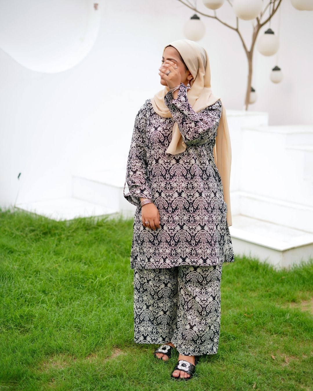 Black Doriya printed Lawn Suit 2-piece suit shalwar kameez trending collection 2025